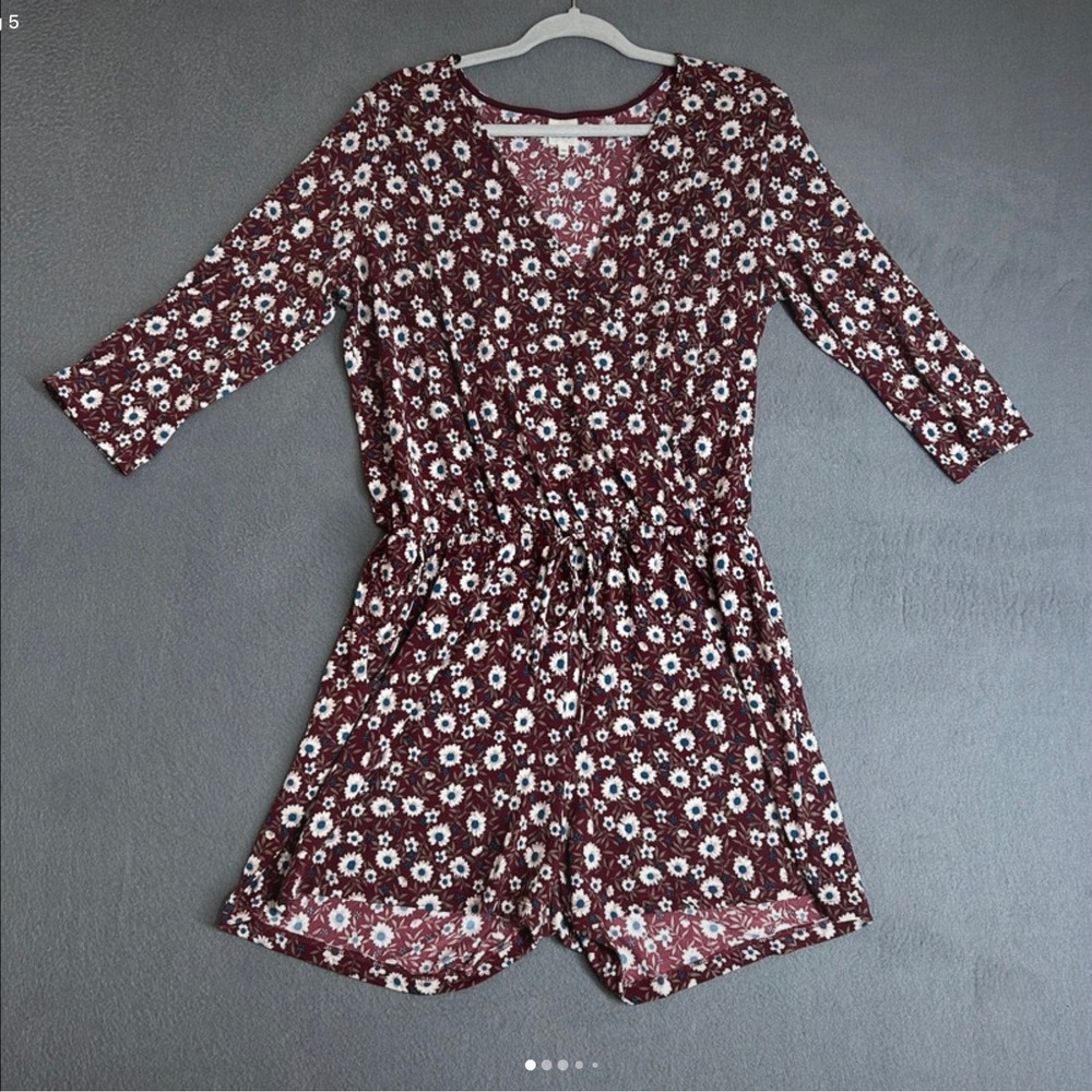 Kaileigh Romper‎ Women Lg Burgundy Floral V-Neck 3/4 Sleeve Elastic Waist Pocket